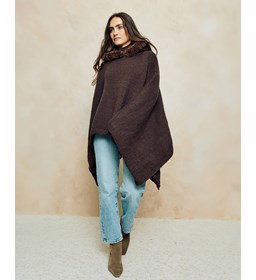 wijde poncho met capuchon gemaakt van Handwerk accesoires