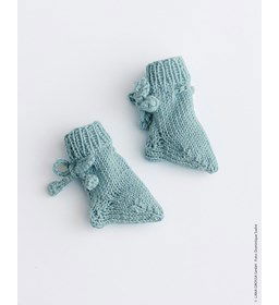 Babysokjes met strikkoord gemaakt van Lana Grossa Cool Wool Baby