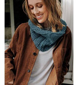 Snood in ribbel-, tricot- en boordsteek gemaakt van Phildar Phil Rapido