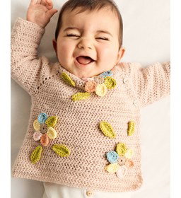 luiertruitje met bloemen gemaakt van knopen