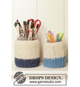 Hoes voor een pennenbak gemaakt van Drops Nepal