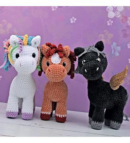 unicorn met gekleurde manen gemaakt van Boeken poppen en dieren