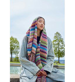 Sjaal met franjes gemaakt van Lang Yarns Cloud