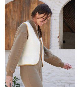 Donzig gilet voor dames gemaakt van Phildar Phil Romance