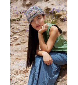 Zonnehoed in blokpatroon gemaakt van Lang Yarns Artsy