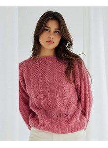 Trui met verschillende kabelpatronen