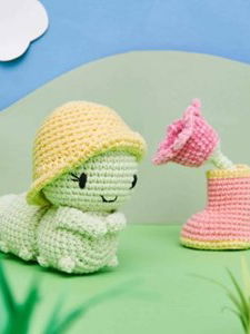 Rups met muts en laars