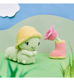 Rups met muts en laars gemaakt van Rico Ricorumi Twinkly Twinkly