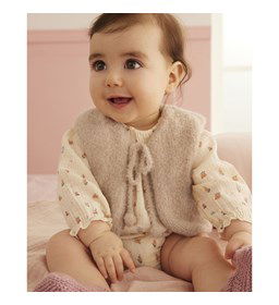 Mouwloos vestje met strikkoord gemaakt van Phildar Phil Romance