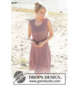 Mouwloze damesjurk met brede schoudarbanden gemaakt van Drops Muskat