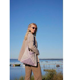 Vierkante tas Carol met gehaakte schouderbanden gemaakt van Haaknaalden