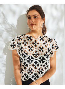 Truitje in bloempatroon