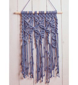 Wandhanger gemaakt van DMC Nova Vita 12