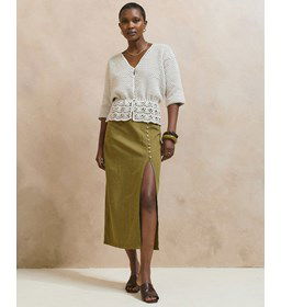 Damesvest met aansnoer koordje in de taille gemaakt van knopen