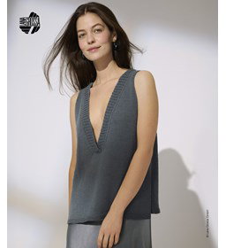 mouwloze trui met lage v-hals gemaakt van Breinaalden