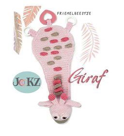 Friemelbeestje giraf gemaakt van Scheepjes Catona 25 en 10 gram