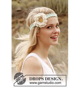 Gehaakte haarband met bloem gemaakt van Drops Paris