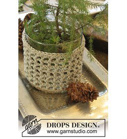 Grote en kleine hoes voor een glazen vaas gemaakt van Drops Bomull lin