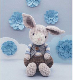 Knuffel konijn in pofbroekje gemaakt van Scheepjes Catona 50 - 100 gram