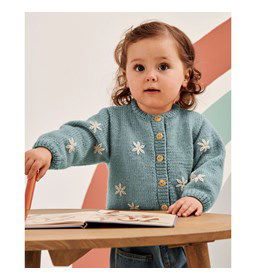 Meisjesvest met geborduurde bloemen gemaakt van Phildar Phil Partner 3,5