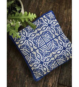 Kussen gemaakt van Scheepjes Catona 50 - 100 gram