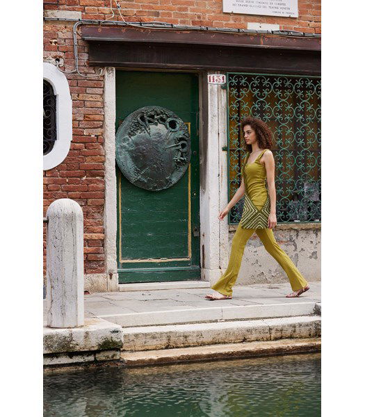 Haakpatroon Tas bestaand uit 3 vierkanten in punten gevouwen met schouderband