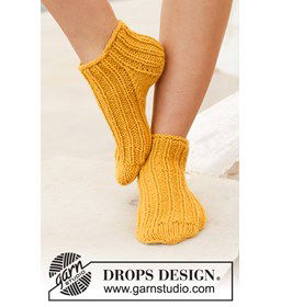 Dames sokken gemaakt van Drops Nepal