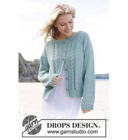 Damesvest met kabelpatroon langs knoopsluiting gemaakt van Drops Cotton Merino