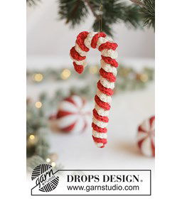 Gehaakte tweekleurige suikerstok voor Kerst gemaakt van Haaknaalden