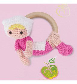 Rammelaar boerinnetje gemaakt van Scheepjes Catona 25 en 10 gram