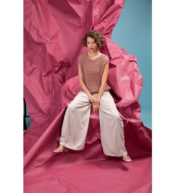 Zomerse damestop met wijde ronde hals gemaakt van Lang Yarns Lino