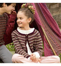 Gestreept kindervest gemaakt van Lang Yarns Donegal