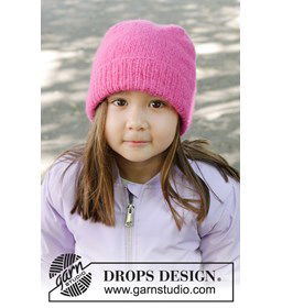Vrolijke gebreide beanie kindermuts gemaakt van Drops Air