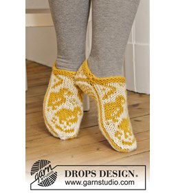 Sloffen met kuikens en Noors patroon gemaakt van Drops Nepal