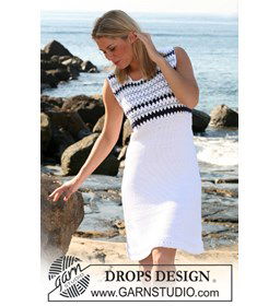 Jurk gemaakt van knopen