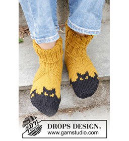 Herensloffen met Halloweenpatroon gemaakt van Drops Alaska