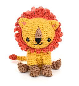 Knuffel Levi de Leeuw gemaakt van Scheepjes Catona 25 en 10 gram