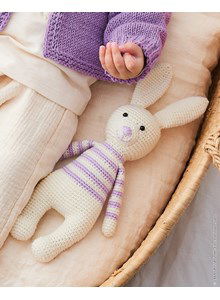 Knuffelhaas met gestreept truitje