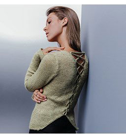 Damestrui met open rug met vetersluiting. gemaakt van Looms en punnikklosjes