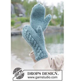 Wollen wanten breien met een prachtig kabelpatroon gemaakt van Handwerk accesoires