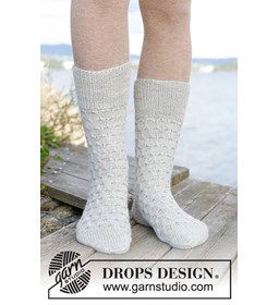 Sokken met honingraatpatroon gemaakt van Drops Fabel