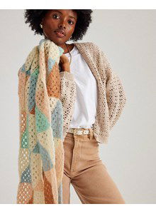 Sjaal in driehoekig patroon.