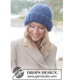 Zachte gebreide muts van alpaca wol met omslag gemaakt van rondbreinaald nr 6