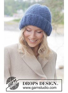 Zachte gebreide muts van alpaca wol met omslag