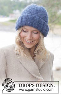 Zachte gebreide muts van alpaca wol met omslag