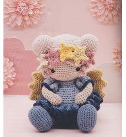 Gehaakt elfje met sterrenkrans gemaakt van Scheepjes Catona 25 en 10 gram