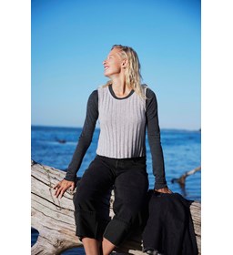 spencer Erica met verticaal ribpatroon gemaakt van Lang Yarns Cashmere Extra Lace