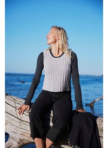 Breipatroon spencer erica met verticaal ribpatroon gemaakt van Lang Yarns Cashmere Extra Lace