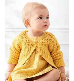 Babyvest met open gehaakt rond kraagje gemaakt van Lana Grossa Alta Moda Cotolana en Cotalana Print