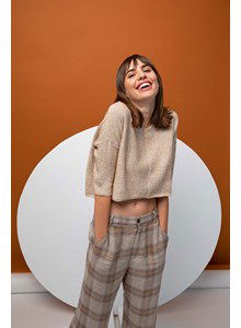 Korte en wijde damestrui